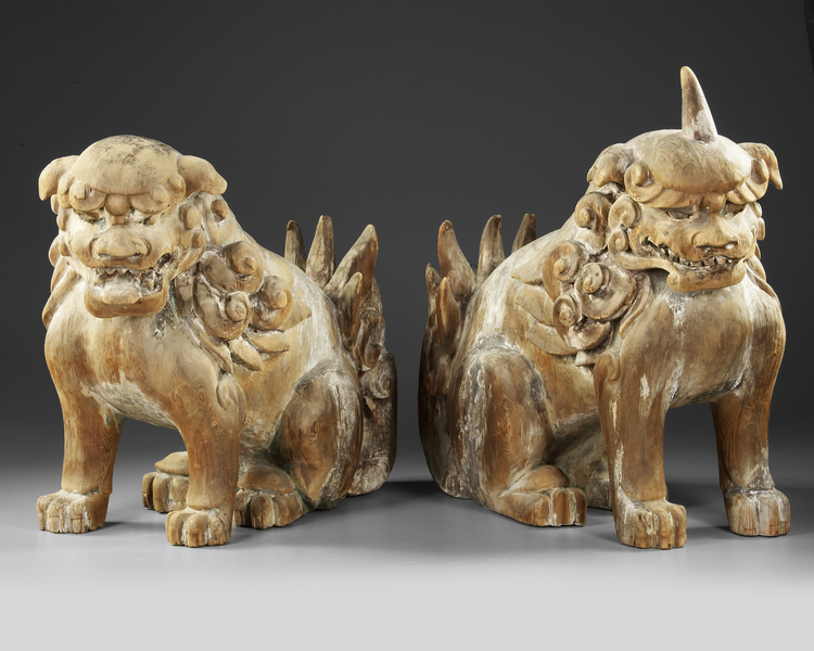 A PAIR OF JAPANESE WOODEN KOMAINU GUARDIAN DOGS, EDO PERIOD (1615–1868)