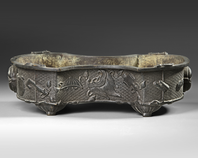A JAPANESE BRONZE SUIBAN IN THE SHAPE OF A MALLET, MEIJI PERIOD (1868-1912)