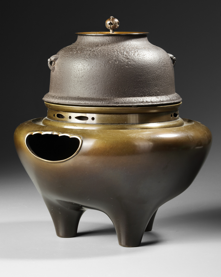 A JAPANESE CHAGAMA COMPLETE TEA CEREMONY SET, MEIJI PERIOD (1868-1912)