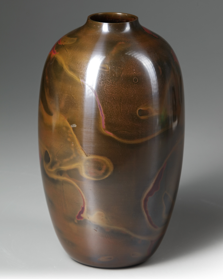 A JAPANESE BRONZE VASE, 20TH CENTURY