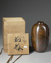 A JAPANESE BRONZE VASE, 20TH CENTURY