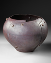 A CONTEMPORARY JAPANESE PORCELAIN VESSEL (SIGNED)