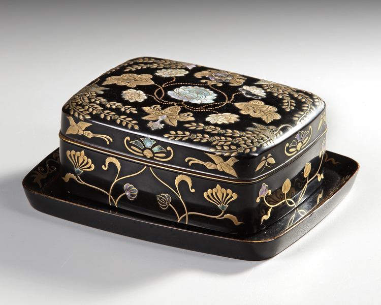 A JAPANESE LACQUERED BOX AND TRAY WITH MOTHER-OF-PEARL INLAY, 20TH CENTURY