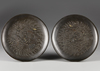 A PAIR OF JAPANESE KOMAI-STYLE METAL DRAGON DISHES, MEIJI PERIOD (1868–1912)