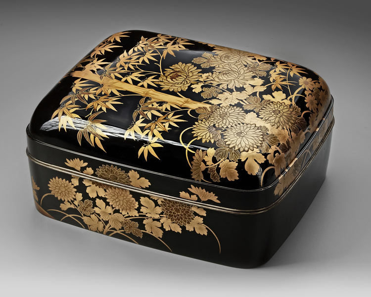 A JAPANESE KORIN-STYLE LACQUER RYOSHIBAKO, EARLY 20TH CENTURY