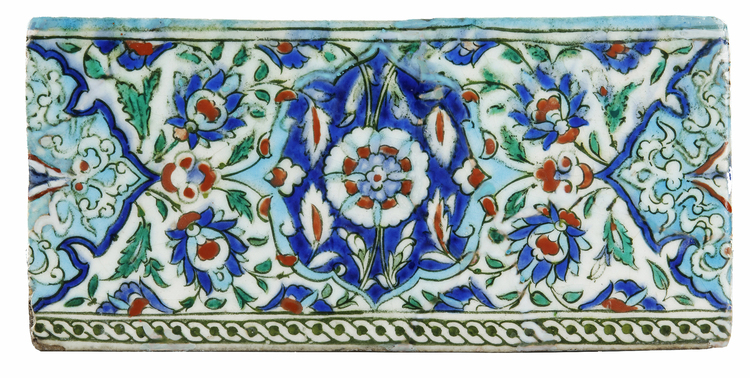 AN IZNIK POLYCHROME POTTERY BORDER TILE, TURKEY,