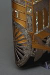 A JAPANESE ‘RINPA SCHOOL’-STYLE SUZURI’BAKO 硯箱 (WRITING BOX) WITH CARRIAGE DESIGN, 19TH CENTURY