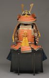 A GOLD AND BLACK LACQUER JAPANESE Ô’YOROI, MID SHOWA PERIOD (MID 20TH CENTURY)