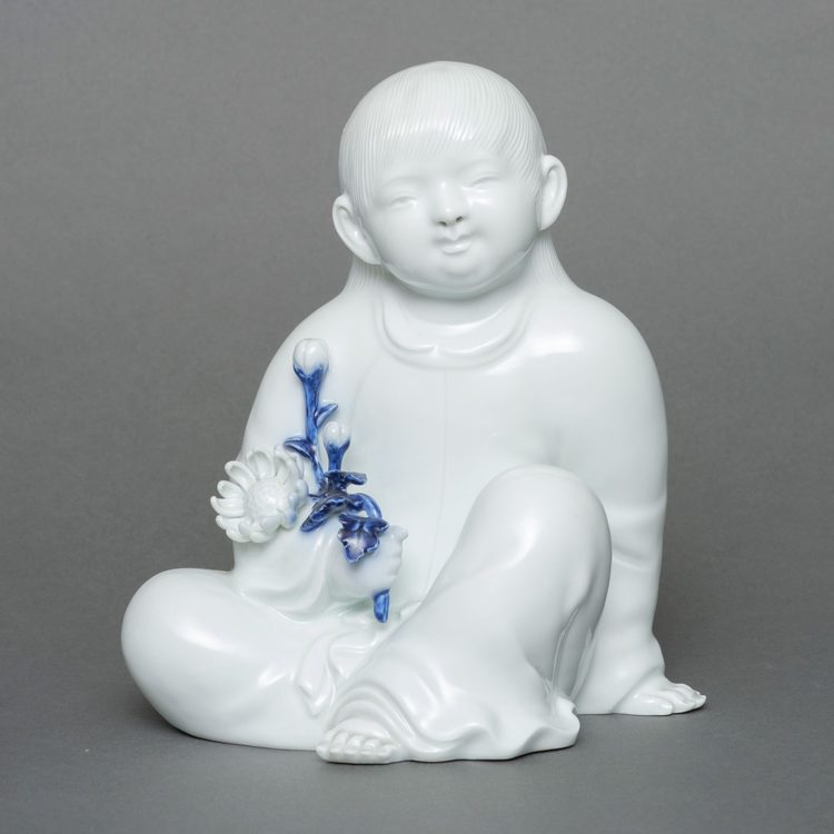 KAKIEMON’WARE PORCELAIN FIGURE OF A CHILD, SHOWA PERIOD (1926-1989)