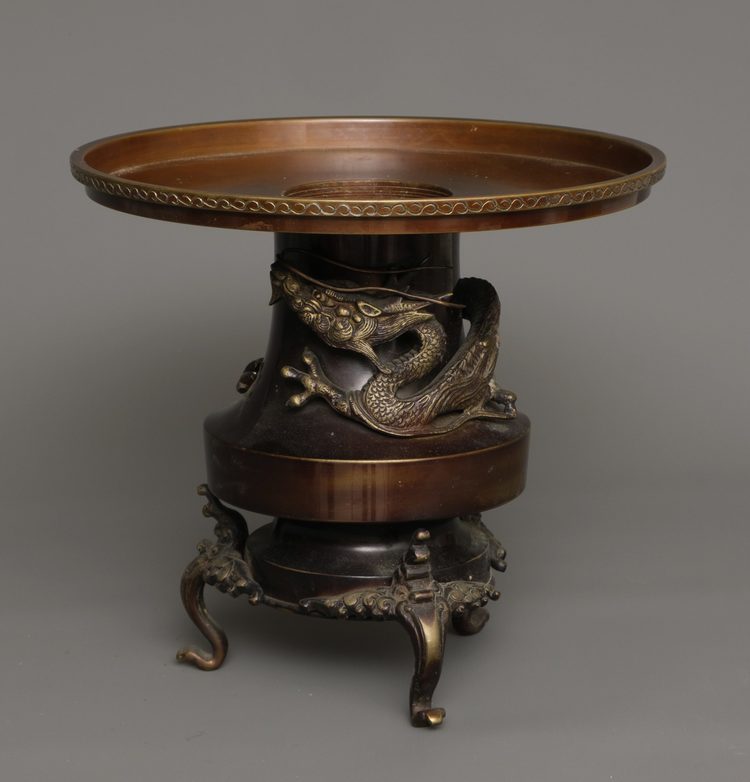 A JAPANESE BRONZE FLOWER VASE, SHOWA PERIOD (1926-1989)