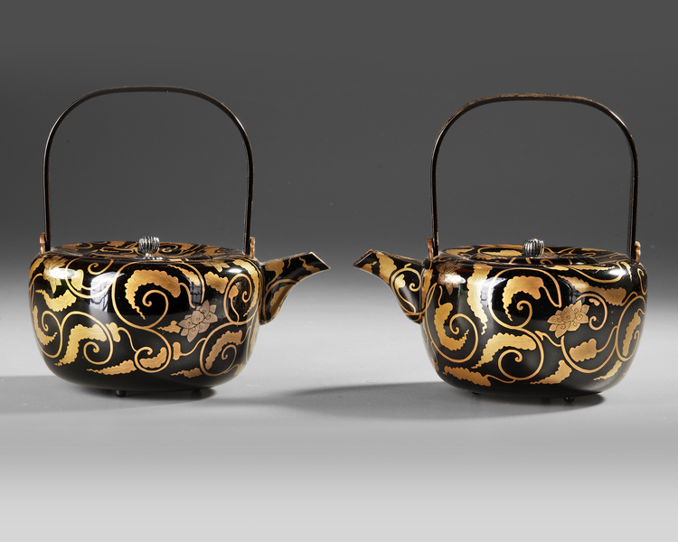 A PAIR OF LUXURIOUS JAPANESE LACQUERED SAKE PITCHERS (CHOCHIN) WITH EXQUISITE GOLD FLORAL DESIGN AND ORIGINAL WOODEN BOX,MEIJI PERIOD,1868-1912