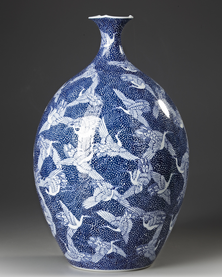 A JAPANESE VASE WITH CRANE MOTIVE, BY SHUMEI,TAISHO PERIOD (1912–1926)