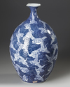 A JAPANESE VASE WITH CRANE MOTIVE, BY SHUMEI,TAISHO PERIOD (1912–1926)