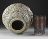 A JAPANESE GERI-TYPE CERAMIC VASE WITH FLORAL DESIGN, 20TH CENTURY