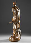 HEAVY BRONZE STATUE OF EBISU — WITH LUCKY MALLET, HAY BALE AND BAG OF FORTUNE,EARLY 20TH CENTURY