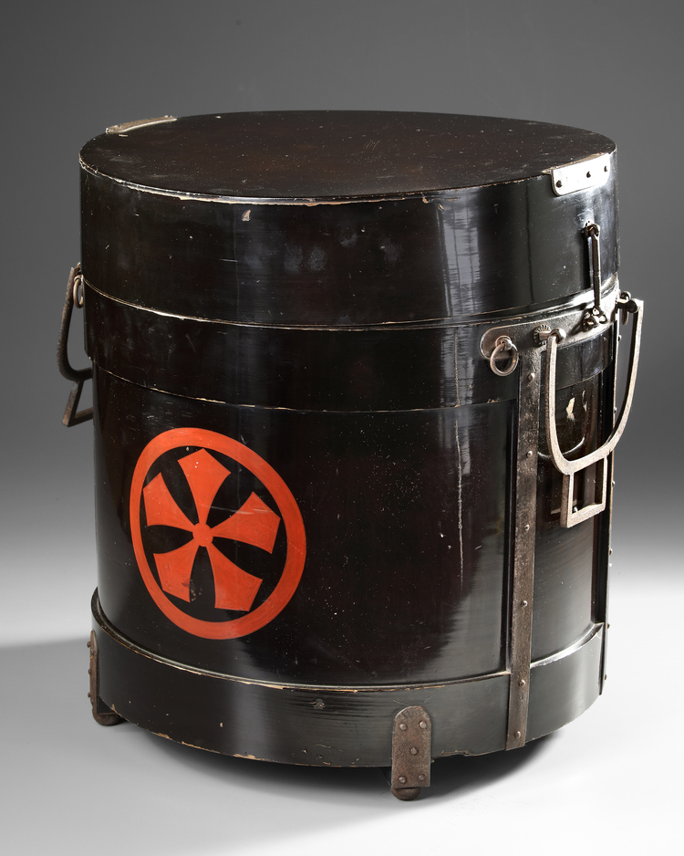 A CIRCULAR JAPANESE BENTO FOOD CONTAINER, EDO PERIOD, CIRCA 1800