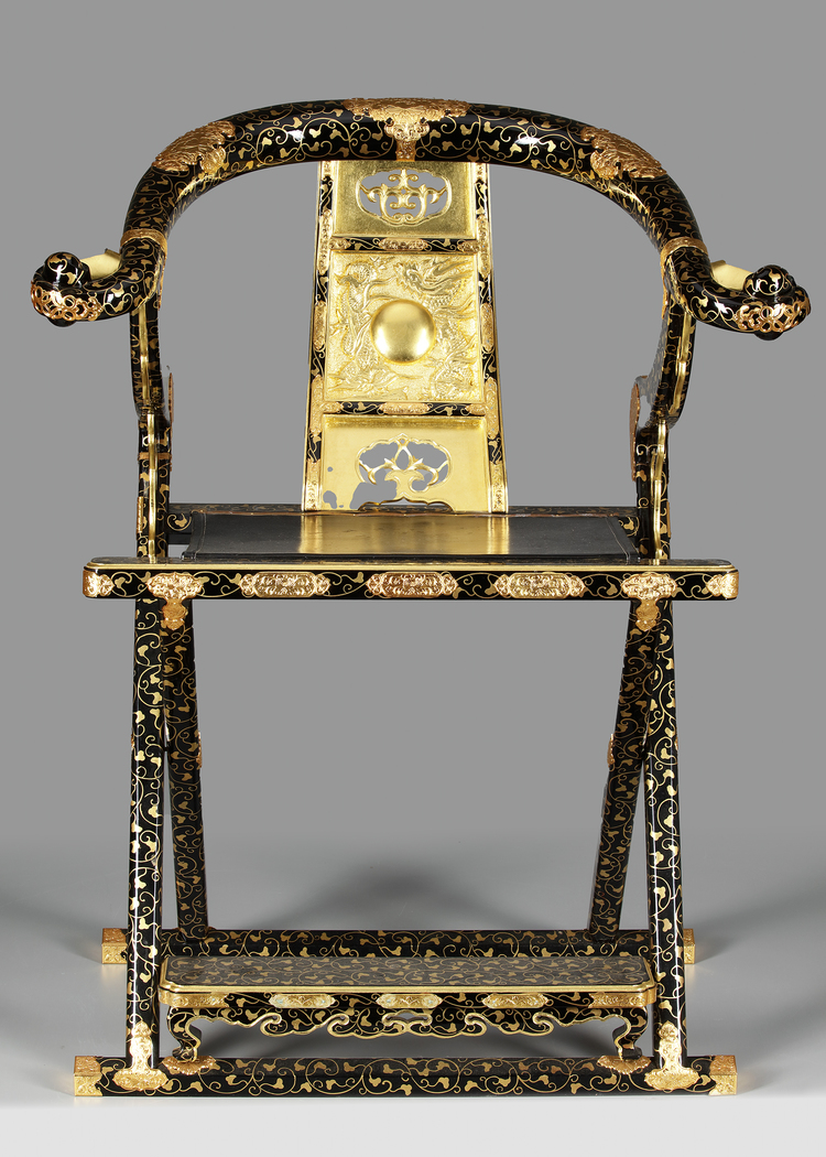 A BLACK LACQUERED JAPANESE FOLDABLE TEMPLE CHAIR WITH FLORAL MOTIFS,MEIJI PERIOD,1868-1912
