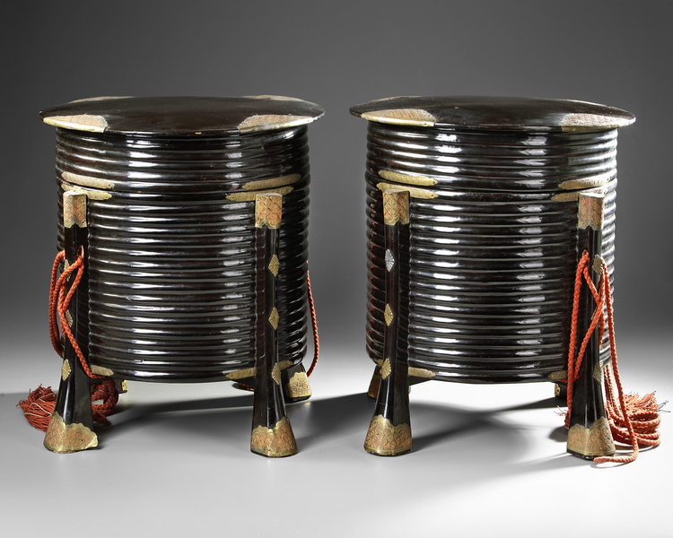 A JAPANESE SET OF TWO TRADITIONAL FOOD CONTAINERS,MEIJI PERIOD,1868-1912