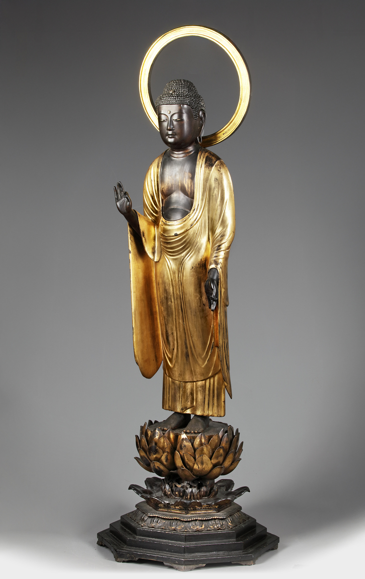 A JAPANESE LARGE STANDING AMIDA BUDDHA ON LOTUS THRONE, EDO PERIOD (1615–1868)