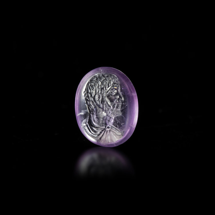 A ROMAN AMETHYST INTAGLIO PORTRAIT OF A NOBLEMAN – REPUBLICAN PERIOD, EARLY 1ST CENTURY A.D.