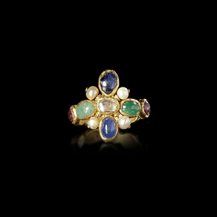 EMERALD, GARNET AND PEARL RING 5TH TO 6TH CENTURY A.D.
