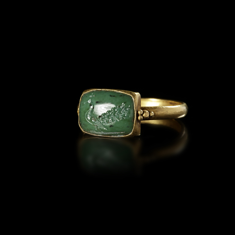 BYZANTINE GOLD RING WITH GREEN BERYL INSET OF A PEACOCK 5TH–7TH CENTURY A.D.