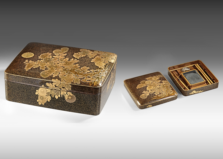 A JAPANESE SUZURIBAKO AND RYOSHIBAKO SET WITH IMPERIAL CHRYSANTHEMUM CREST, EDO PERIOD (1615–1868)