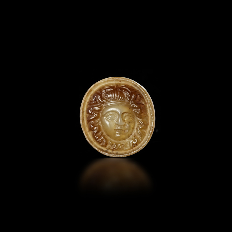 ROMAN CAMEO OF MEDUSA, 2/3RD CAD.