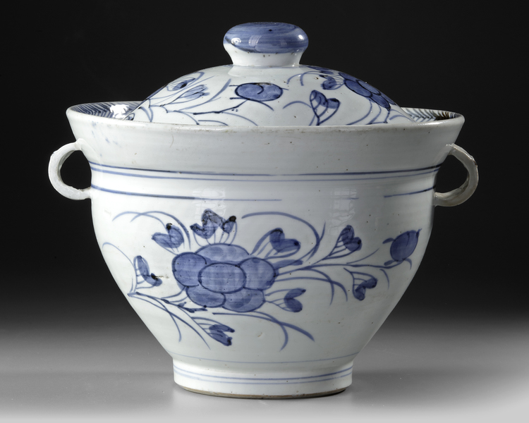 ROUND LIDDED TERRINE WITH PEONY BRANCHES JAPAN, FIRST QUARTER OF THE 18TH CENTURY