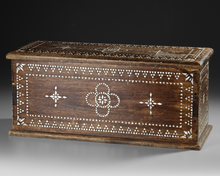 A DARK WALNUT WOODEN BOX, 19TH-EARLY 20TH CENTURY
