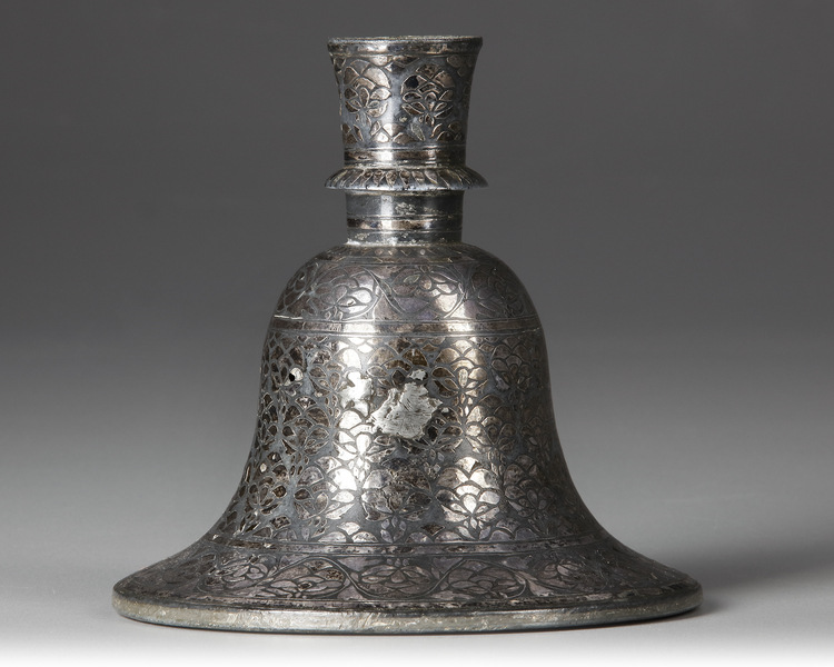 AN INDIAN BIDRI SILVER-INLAID BELL SHAPED HOOKAH BASE, 19TH CENTURY