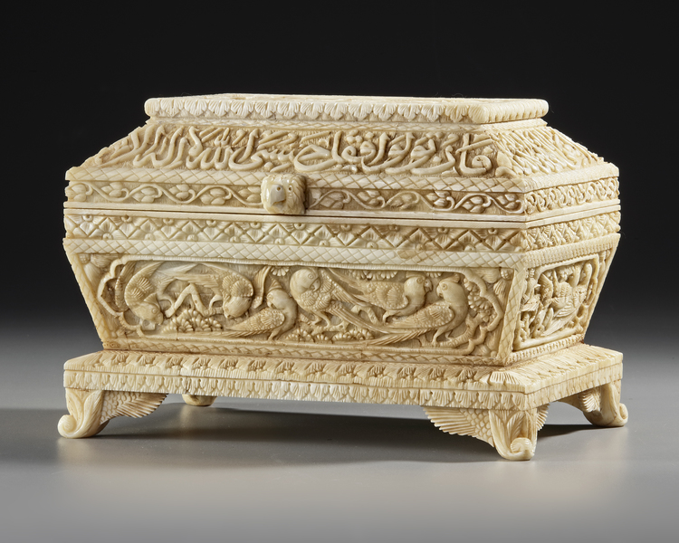 AN INDIAN MUGHAL-STYLE BONE JEWELLERY BOX, 19TH CENTURY