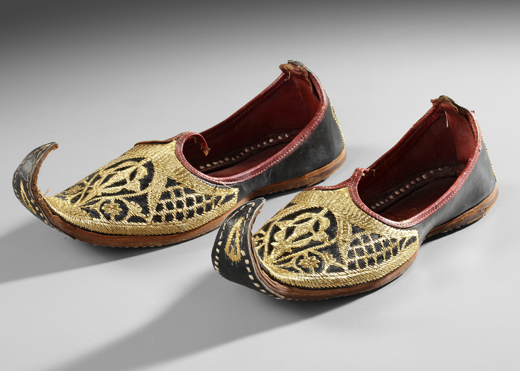 A PAIR OF OTTOMAN MEN'S SHOES, EARLY 20TH CENTURY