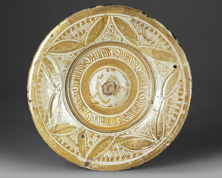 HISPANO-MORESQUE FAIENCE DISH,16TH CENTURY