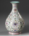 A CHINESE PEAR-SHAPED FAMILLE ROSE VASE, 19TH-20TH CENTURY