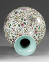 A CHINESE PEAR-SHAPED FAMILLE ROSE VASE, 19TH-20TH CENTURY