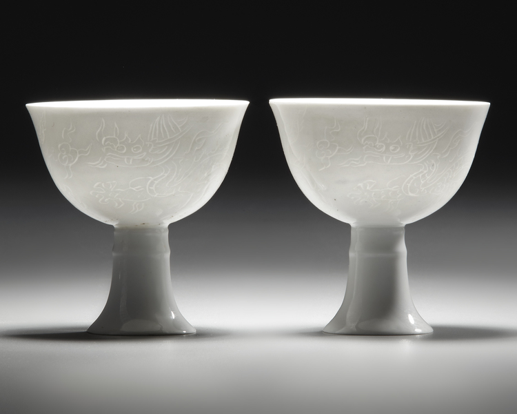 A PAIR OF CHINESE WHITE-GLAZED DRAGONS STEM CUPS, 20TH CENTURY