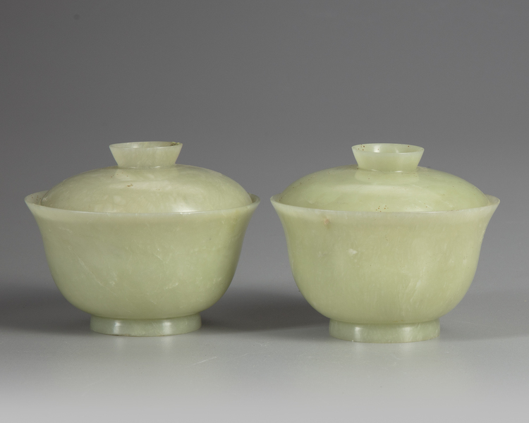 A PAIR OF CHINES JADE BOWLS AND A COVERS