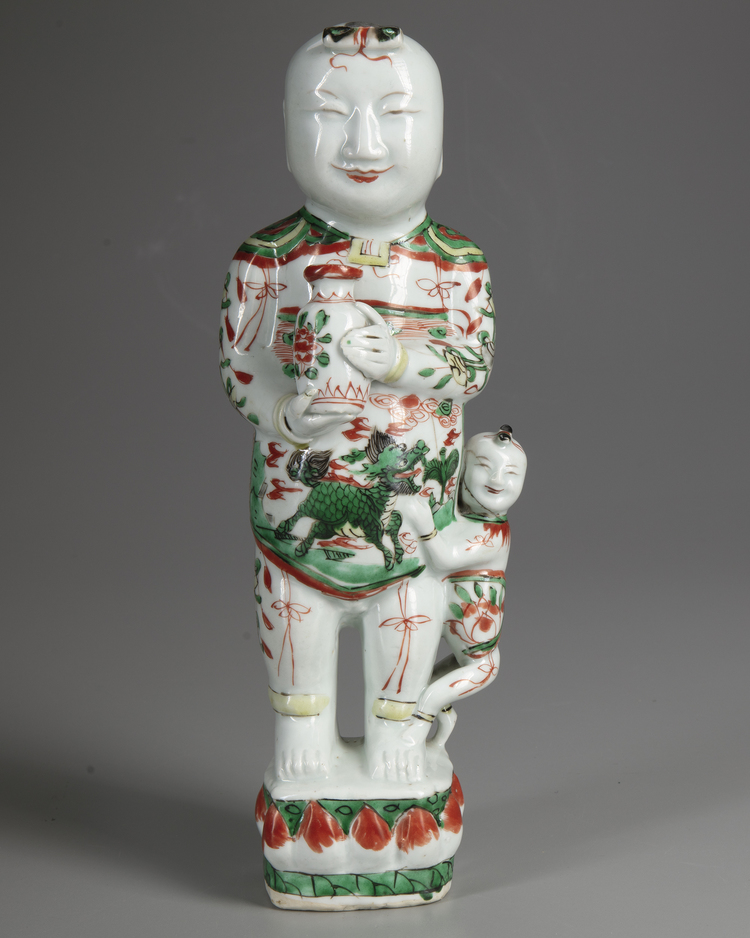 A CHINESE  FAMILLE VERTE FIGURE OF A BOY, KANGXI PERIOD (1661-1722)