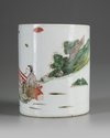 A CHINESE FAMILLE VERTE BRUSH POT, QING DYNASTY (1644-1912)