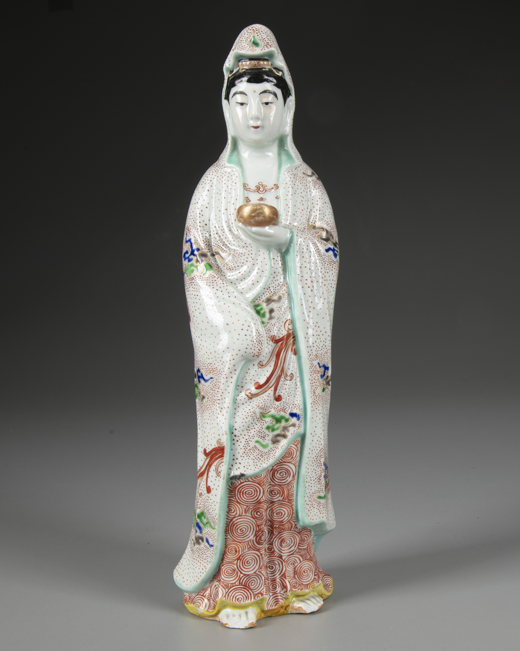 A JAPANESE GREEN ENAMELLED PORCELAIN FIGURE OF A LADY, 19TH CENTURY