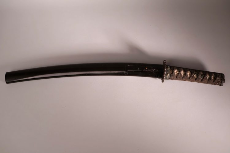 SHINTO WAKIZASHI IN BLACK KOSHIRAE