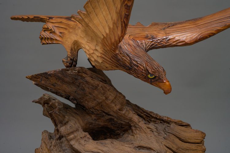 WOODEN OKIMONO 置物 OF A HAWK