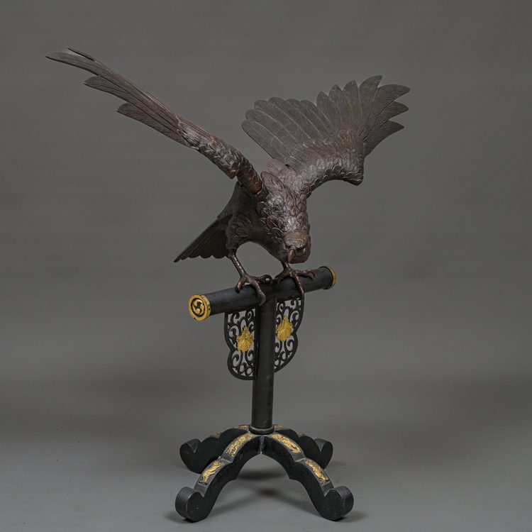 VERY LARGE CAST IRON OKIMONO 置物 OF A PERCHED HAWK