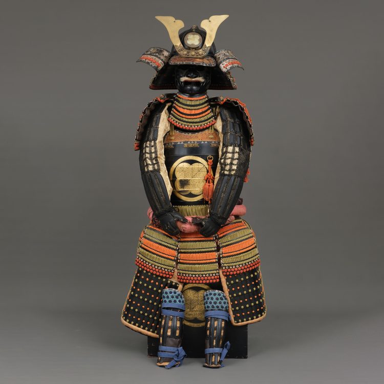 SHÔWA SUIT OF ARMOUR (YOROI) WITH ASANO CREST