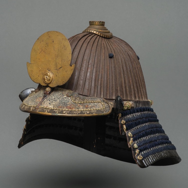 ANTIQUE SIGNED SUJI’BACHI KABUTO