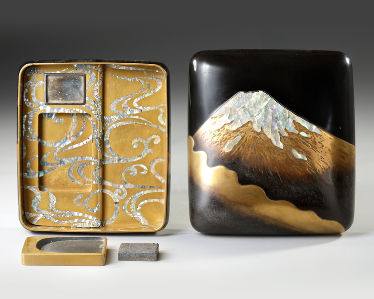 SUZURI-BAKO WITH MOUNT FUJI & MOTHER-OF-PEARL INLAY