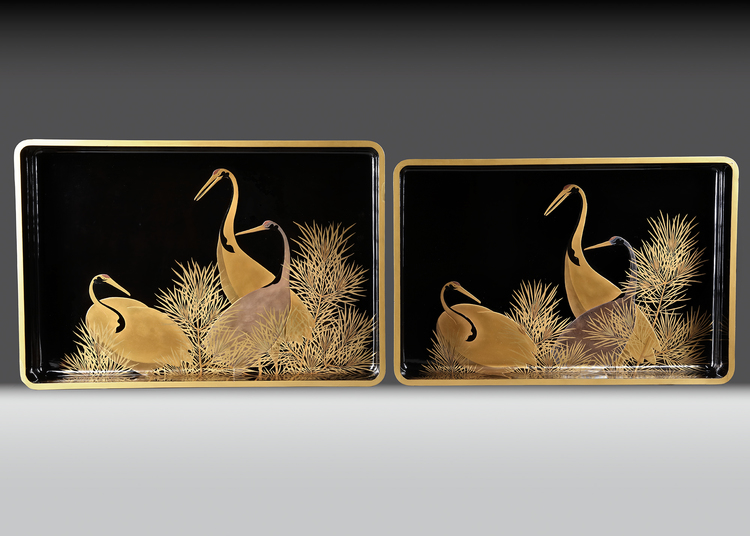 PAIR OF JAPANESE LACQUER TRAYS WITH CRANE DECORATION, MEIJI PERIOD (1868–1912)
