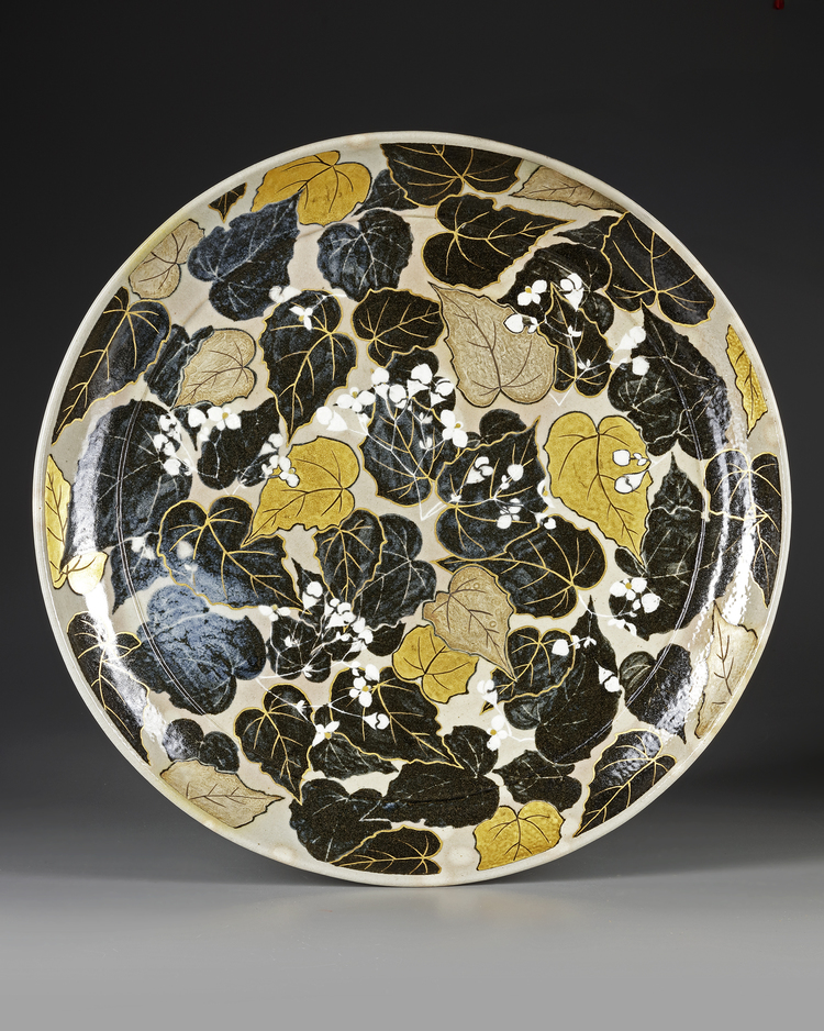 LARGE JAPANESE CERAMIC DISH – 20TH CENTURY