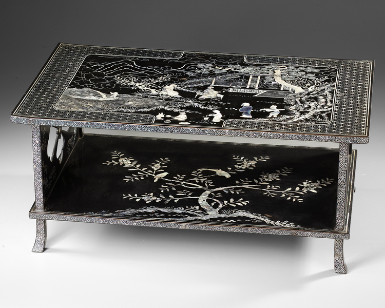 JAPANESE LACQUER TABLE WITH MOTHER-OF-PEARL INLAY – MEIJI PERIOD (1868–1912)